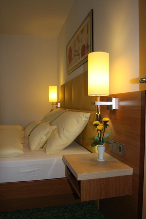 Hotel Sonnenhof Timelkam Exterior photo