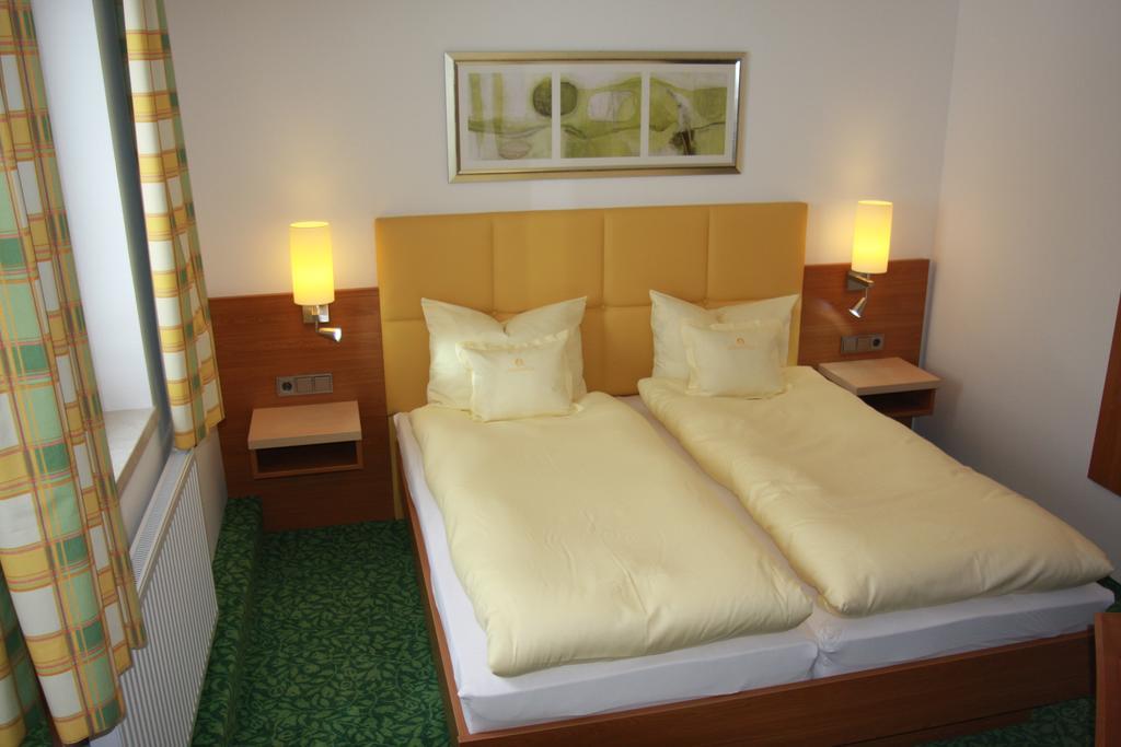 Hotel Sonnenhof Timelkam Exterior photo