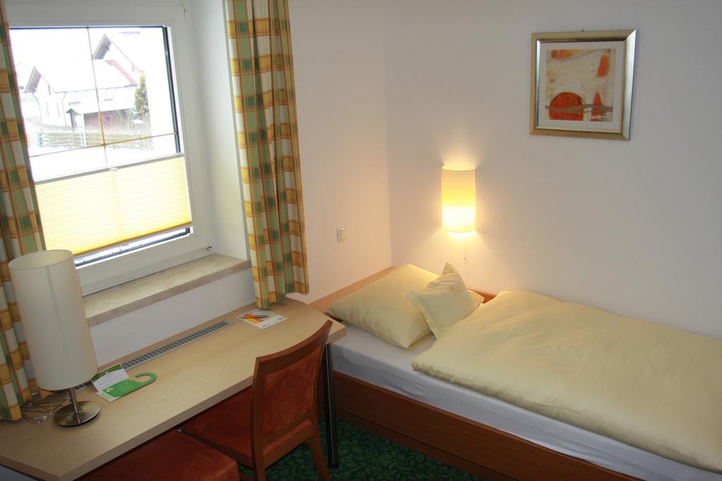 Hotel Sonnenhof Timelkam Exterior photo