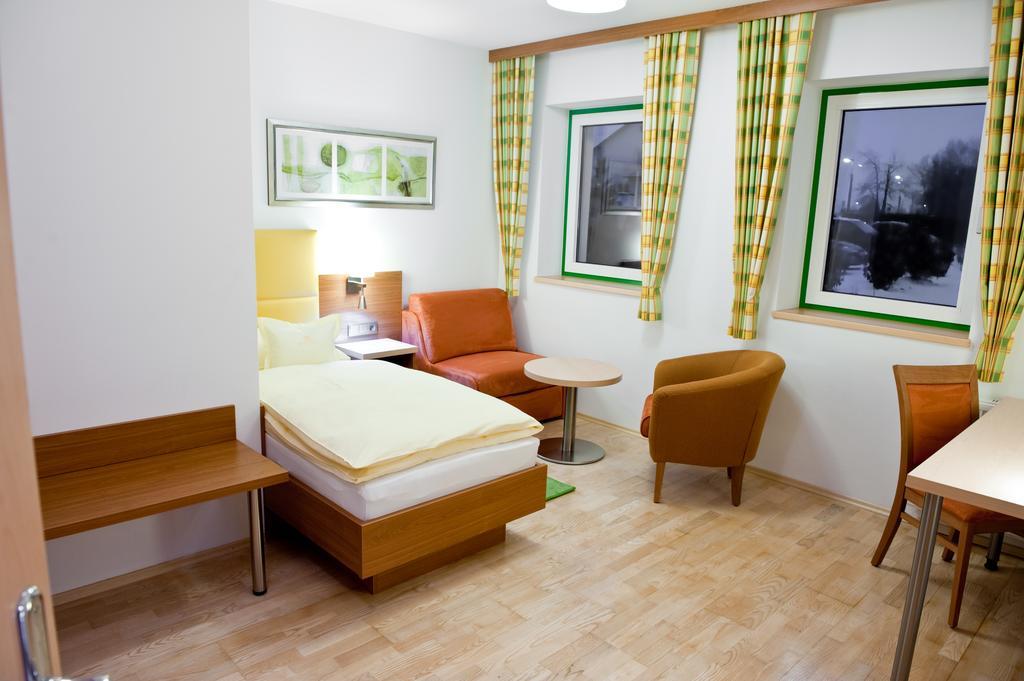 Hotel Sonnenhof Timelkam Exterior photo