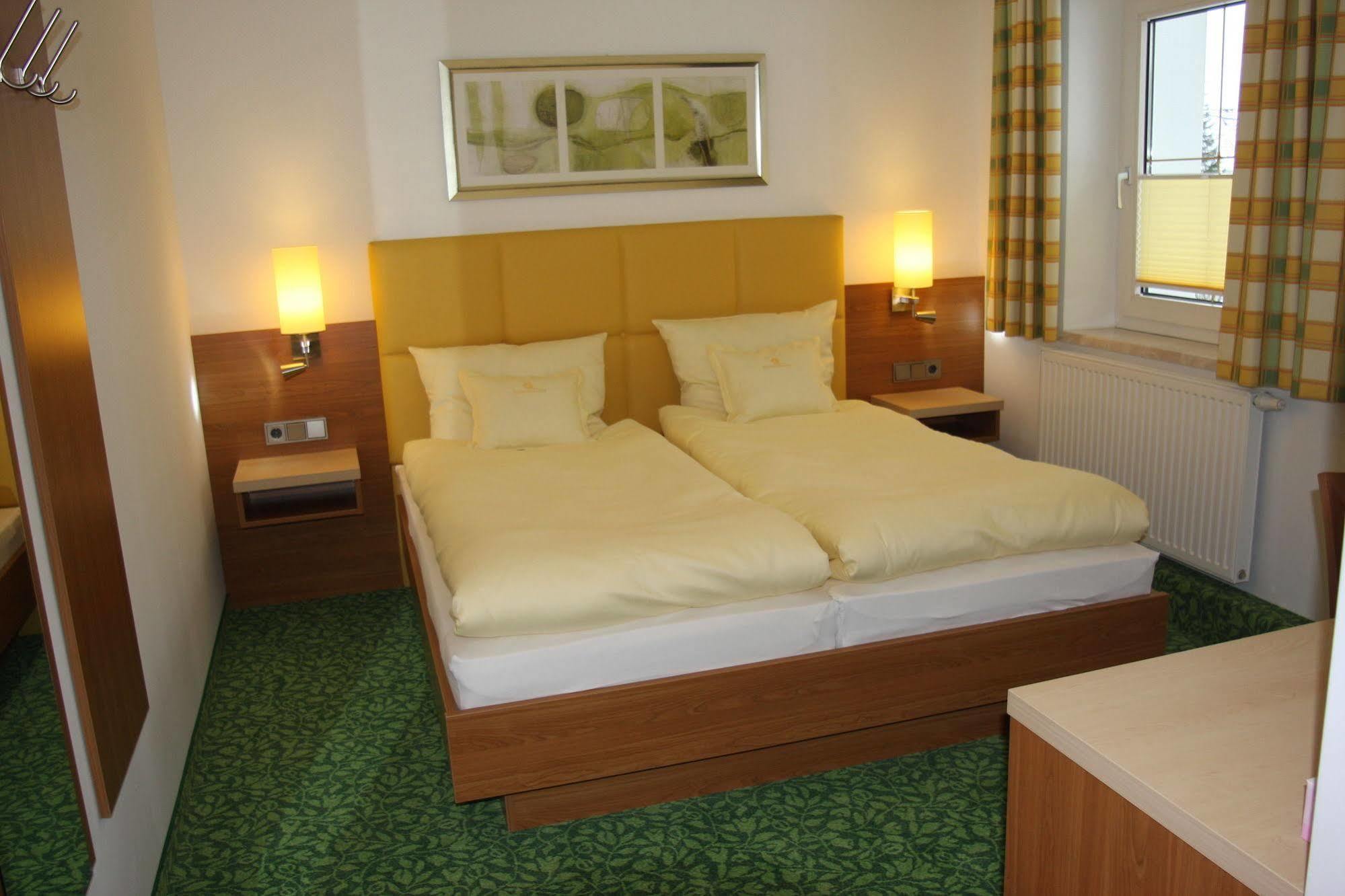 Hotel Sonnenhof Timelkam Exterior photo