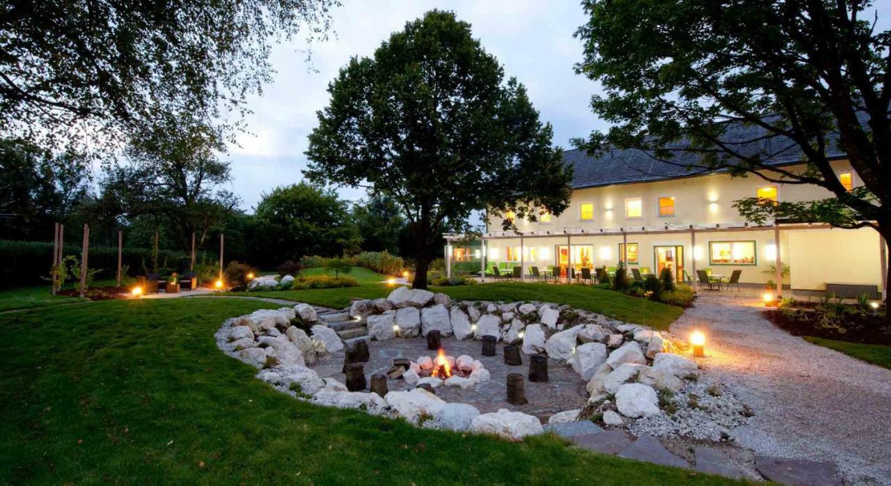 Hotel Sonnenhof Timelkam Exterior photo