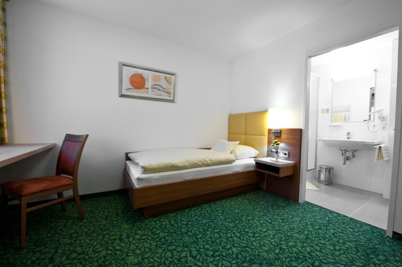 Hotel Sonnenhof Timelkam Exterior photo